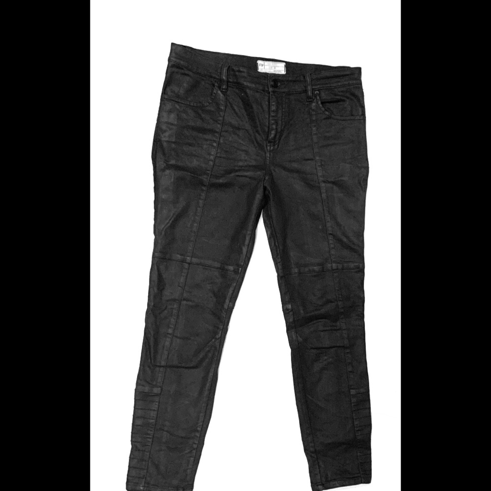 Free People black skinny jeans, like new.